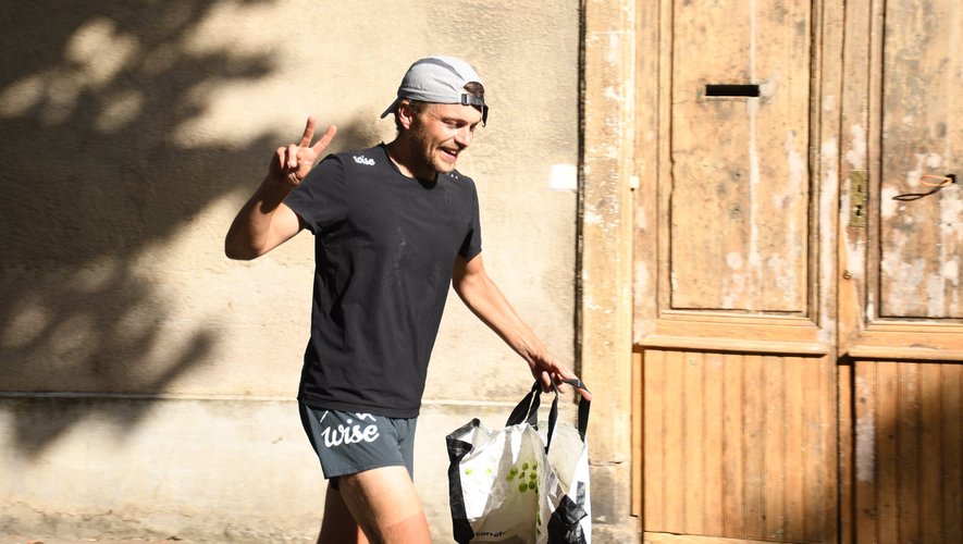 18 heures de course à pied et plus de 50 kilos de déchets ramassés à Montpellier par l’athlète-jardinier Clément Chapel
