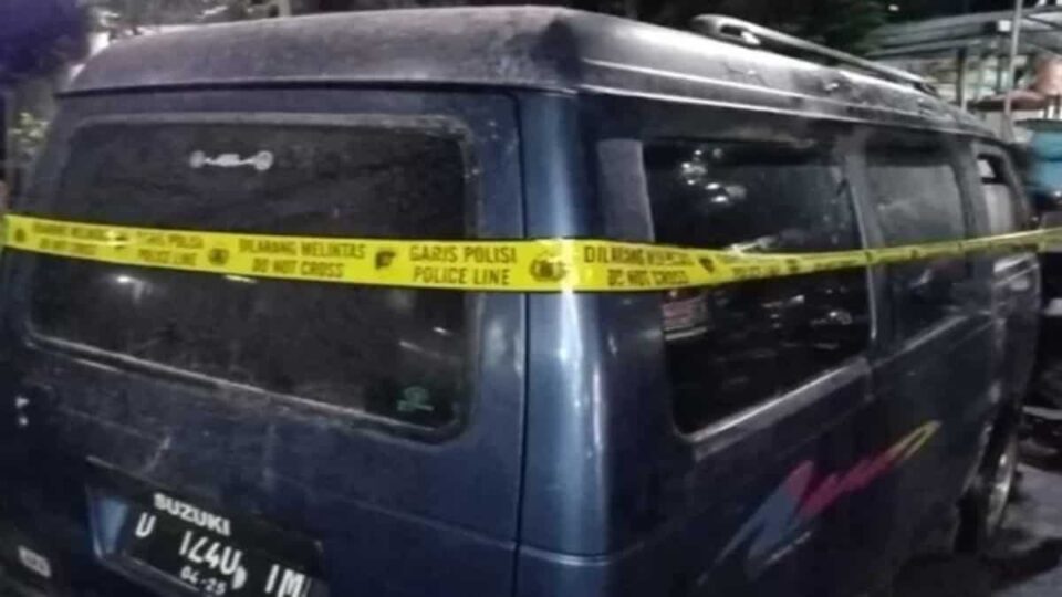 Sedang Isi Bahan Bakar, Sebuah Minibus di Bandung Barat Terbakar