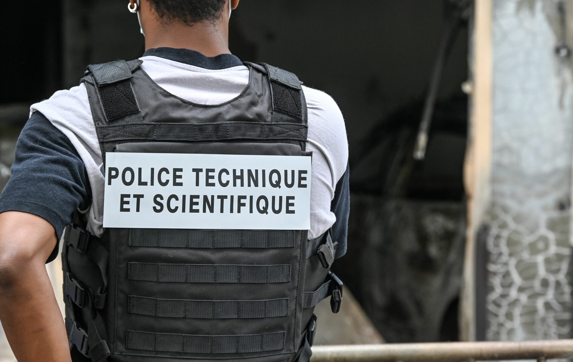 Enfant porté disparu depuis 20 ans : des ossements découverts dans un jardin en Seine-Saint-Denis, la mère et le beau-père mis en examen pour meurtre