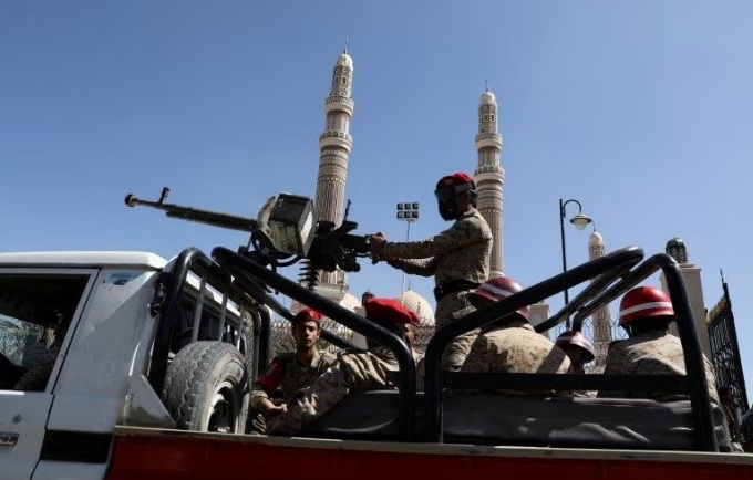 Masih Tangguh setelah Digempur AS dan Inggris, Houthi Terus Lancarkan Serangan ke Kapal Kargo