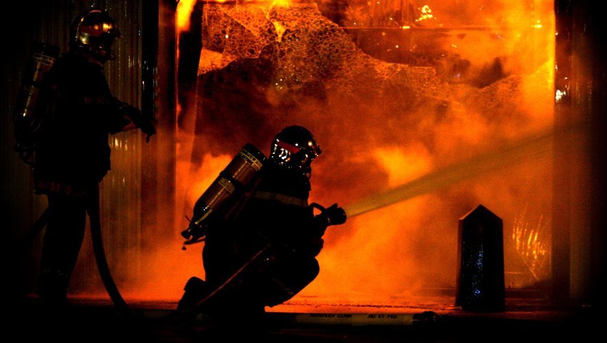 Un entrepôt ravagé par un incendie en pleine nuit près de Toulouse – ladepeche.fr