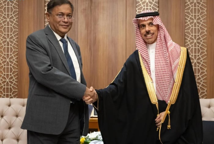 Saudi Overseas Min. Meets Bangladeshi Counterpart