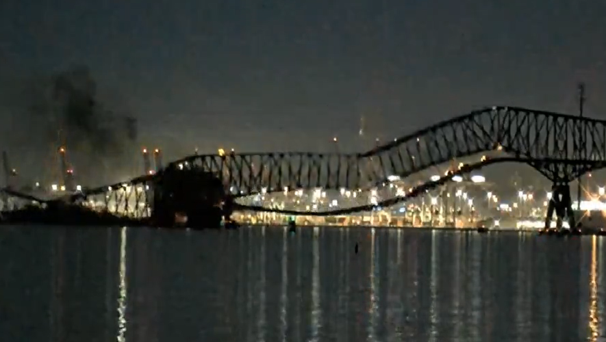 VIDEO. Etats-Unis : spectaculaire effondrement d’un pont de Baltimore après avoir été percuté par un cargo, plusieurs voitures seraient tombées à l’eau – ladepeche.fr