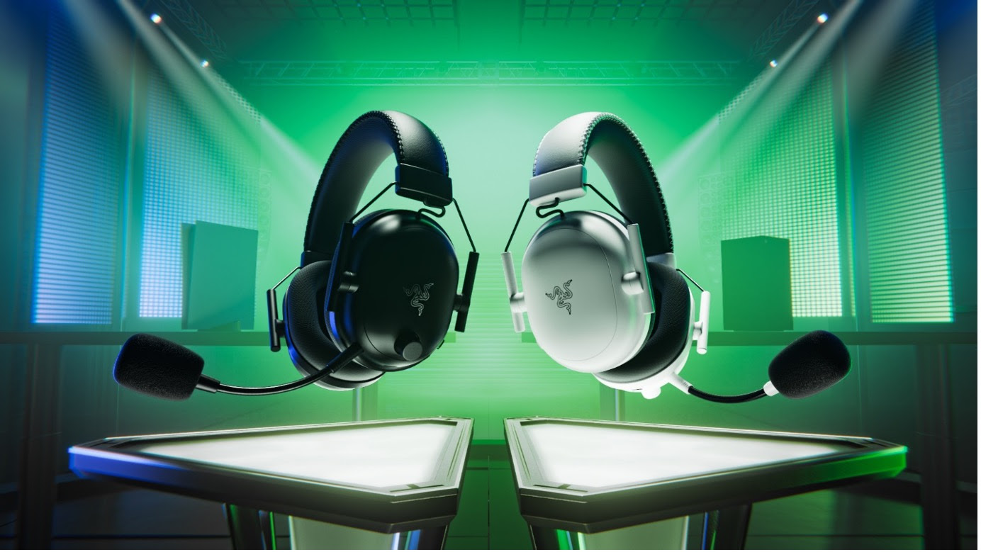 Razer model les casques BlackShark V2 Pro pour PlayStation et pour Xbox