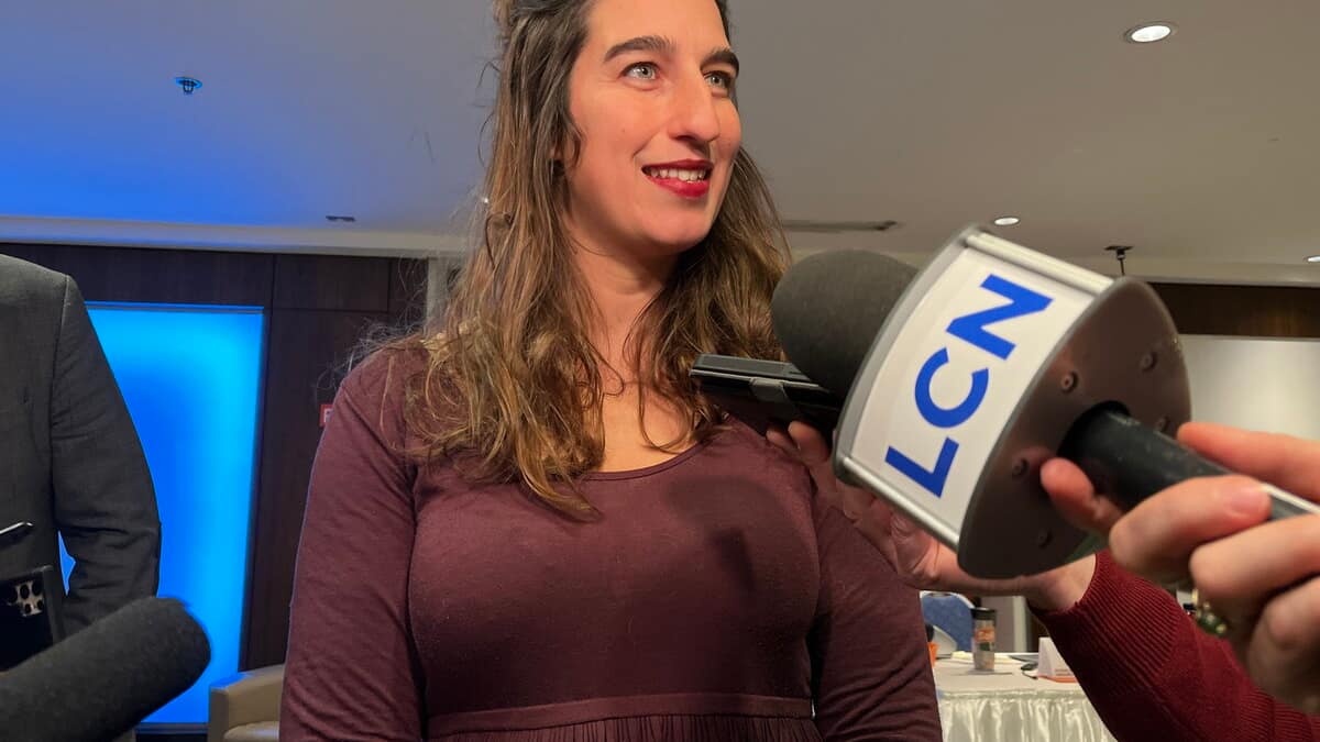 Émilise Lessard-Therrien quitte ses fonctions de co-porte-parole féminine de Québec solidaire