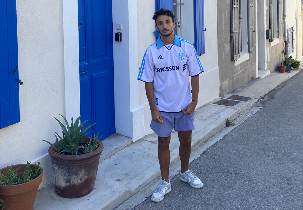 Interview d’Enzo Lefèvre, 22 ans, de la boutique en ligne de maillots Nemanja Soccer Store, exposant à l’Incroyable Brocante Sports, sur sa ardour pour les maillots vintage